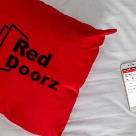 Reddoorz Premium Near Sleman City Hall Yogyakarta Bagian luar foto