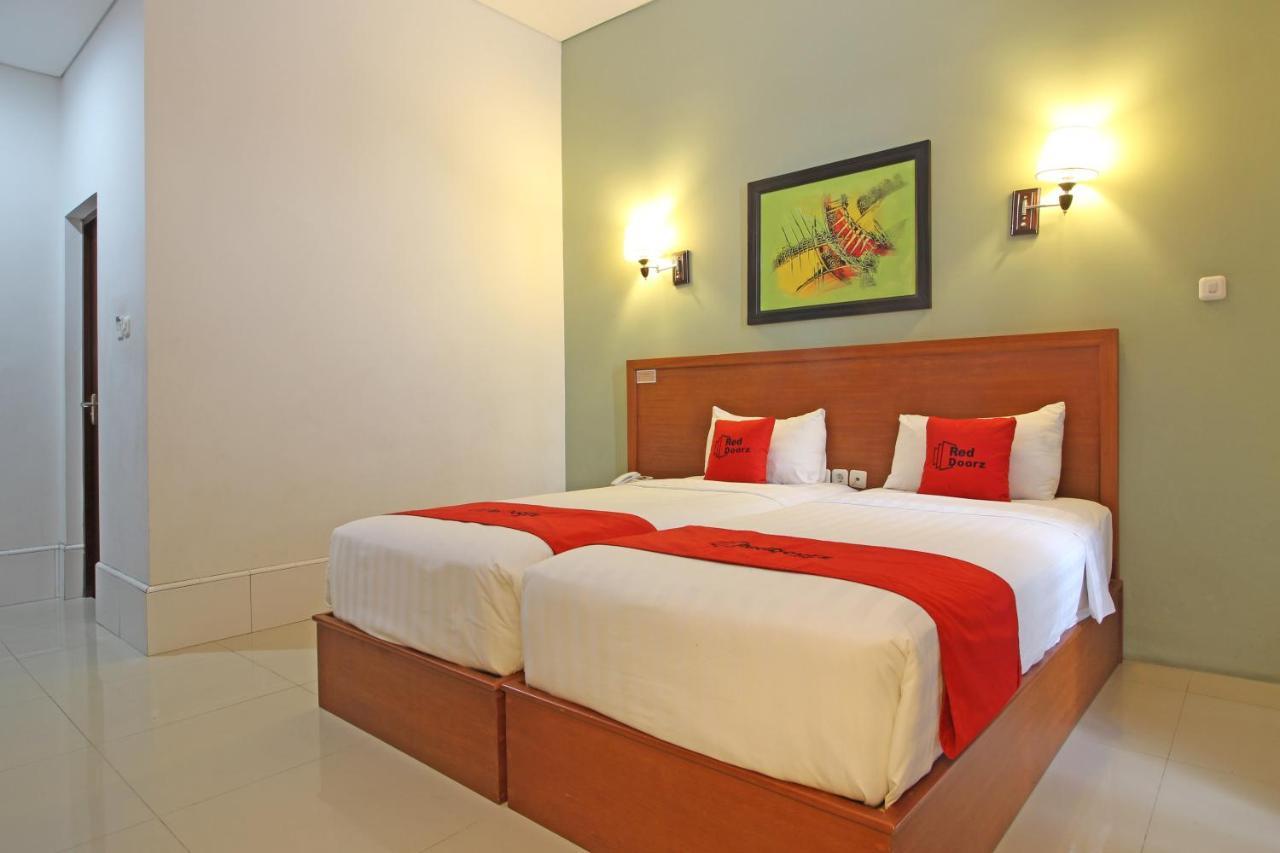 Reddoorz Premium Near Sleman City Hall Yogyakarta Bagian luar foto