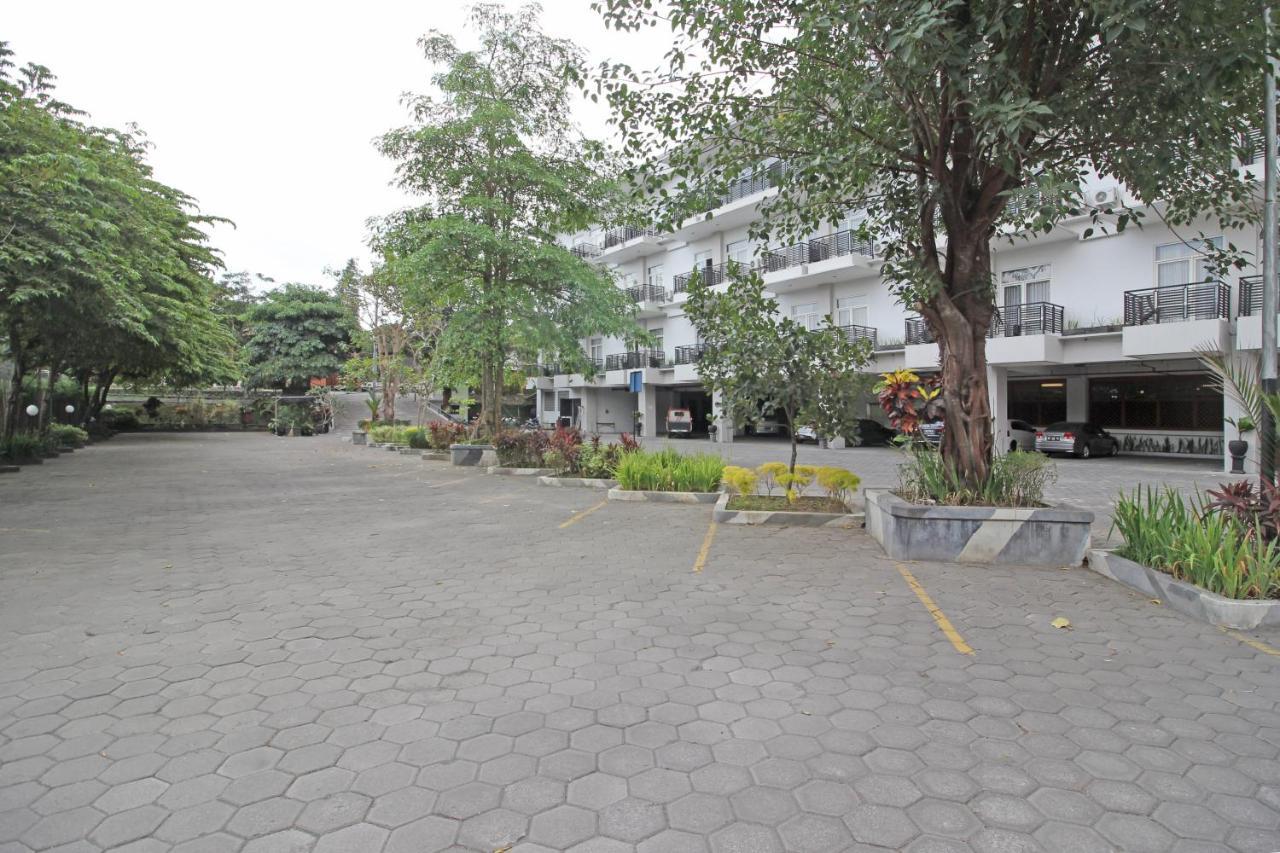 Reddoorz Premium Near Sleman City Hall Yogyakarta Bagian luar foto