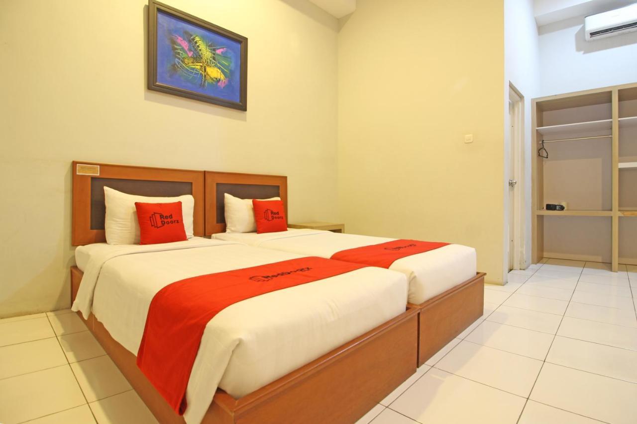 Reddoorz Premium Near Sleman City Hall Yogyakarta Bagian luar foto
