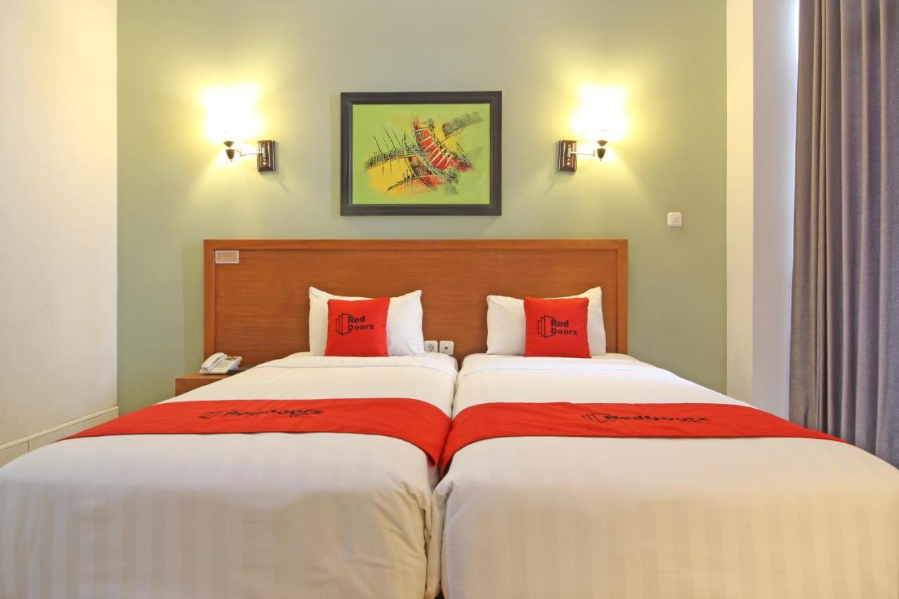 Reddoorz Premium Near Sleman City Hall Yogyakarta Bagian luar foto